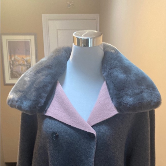 Chic Gray and Pink Fur Collar Coat - Picture 3 of 9